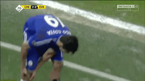 Chết cười với m&agrave;n ăn vạ c&oacute; một kh&ocirc;ng hai của Diego Costa - Ảnh 2.