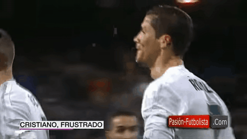 Ronaldo lại kh&ocirc;ng vui khi đồng đội ghi b&agrave;n - Ảnh 2.