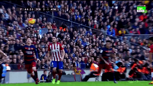 Cầu thủ Atletico Madrid định triệt hạ Messi với cú đạp thô bạo - Ảnh 2.