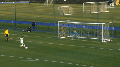 Pha đ&aacute; phạt đền ma gi&uacute;p đội trẻ Chelsea lọt v&agrave;o tứ kết Champions League - Ảnh 2.