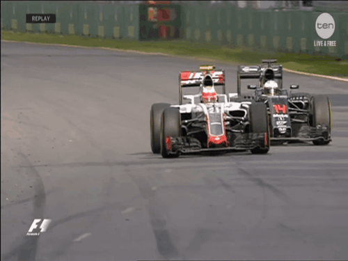 Dính tai nạn kinh hoàng trên đường đua, Alonso vẫn hạnh phúc vì... không chết - Ảnh 3.