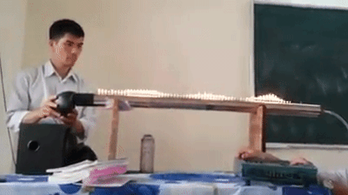 Màn thí nghiệm Vật lý siêu cool: Thầy giáo dùng lửa và nhạc EDM để giảng về sóng âm! - Ảnh 2.