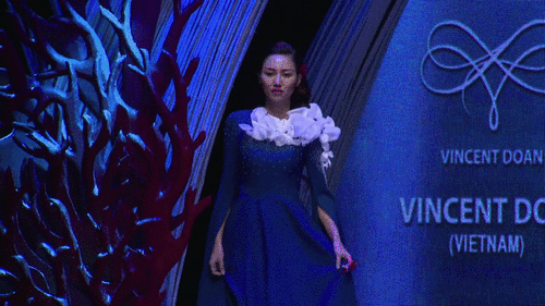 Xem c&aacute;c Hoa hậu - &Aacute; hậu Việt đi catwalk c&oacute; hơn T&acirc;n HHHV Pia? - Ảnh 3.