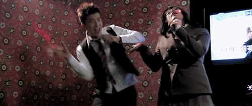 Cười ra nước mắt với những loại người hay thấy trong ph&ograve;ng Karaoke - Ảnh 2.