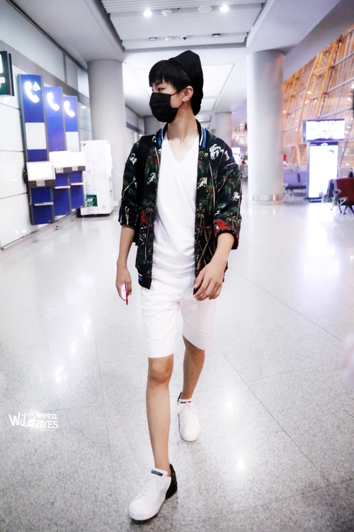 TFBoys, 3 chàng thiếu niên ngây thơ ngày nào giờ đã trở thành bộ 3 mỹ nam sành điệu mặc chất - Ảnh 10. TFBoys, 3 chàng thiếu niên ngây thơ ngày nào giờ đã trở thành bộ 3 mỹ nam sành điệu mặc chất - Ảnh 10.