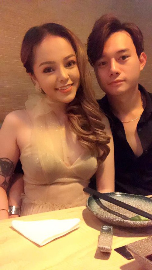 Sau nghi vấn chia tay, Anh Dũng tình tứ bên bạn gái nhân dịp kỉ niệm 300 ngày quen nhau - Ảnh 1. Sau nghi vấn chia tay, Anh Dũng tình tứ bên bạn gái nhân dịp kỉ niệm 300 ngày quen nhau - Ảnh 1.