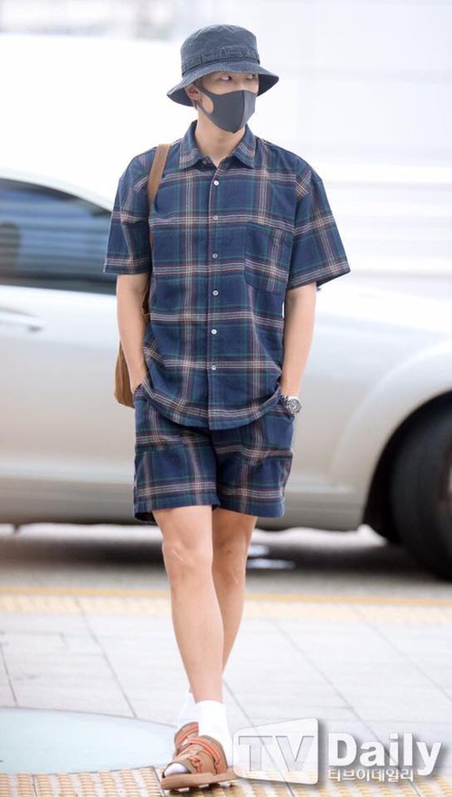 Rap Monster (BTS) bất ngờ diện túi của thương hiệu Việt - Ảnh 2. Rap Monster (BTS) bất ngờ diện túi của thương hiệu Việt - Ảnh 2.