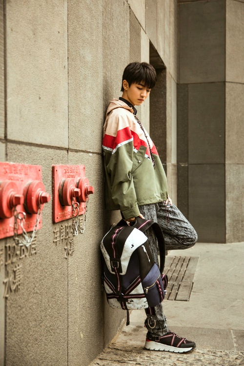 TFBoys, 3 chàng thiếu niên ngây thơ ngày nào giờ đã trở thành bộ 3 mỹ nam sành điệu mặc chất - Ảnh 6. TFBoys, 3 chàng thiếu niên ngây thơ ngày nào giờ đã trở thành bộ 3 mỹ nam sành điệu mặc chất - Ảnh 6.