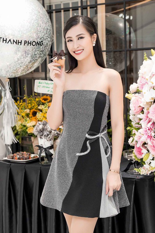 Team Minh Tú sexy hết cỡ, khuấy động sự kiện ra mắt BST mới của Chung Thanh Phong - Ảnh 7. Team Minh Tú sexy hết cỡ, khuấy động sự kiện ra mắt BST mới của Chung Thanh Phong - Ảnh 7.