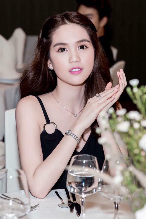 Bạn có nhận ra: lần đầu tiên suốt ngần ấy năm qua Ngọc Trinh để tóc ngắn! - Ảnh 2. Bạn có nhận ra: lần đầu tiên suốt ngần ấy năm qua Ngọc Trinh để tóc ngắn! - Ảnh 2.
