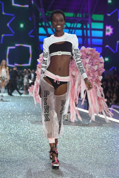 Danh sách 55 chân dài xác nhận sẽ trình diễn trong Victorias Secret Fashion Show 2017 - Ảnh 31. Danh sách 55 chân dài xác nhận sẽ trình diễn trong Victorias Secret Fashion Show 2017 - Ảnh 31.