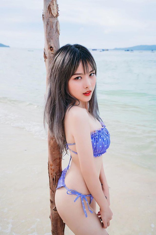 Khi dàn nữ streamer thả dáng với bikini, không vòng eo con kiến thì cũng vòng 3 cực nóng bỏng! - Ảnh 10.