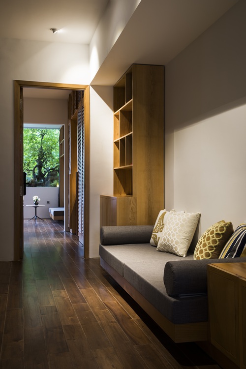Ngôi nhà cắt khoét siêu art chiếm spotlight cả khu phố: Design bên trong xịn không kém, sân thượng chill như quán cafe - Ảnh 6. Ngôi nhà cắt khoét siêu art chiếm spotlight cả khu phố: Design bên trong xịn không kém, sân thượng chill như quán cafe - Ảnh 6.