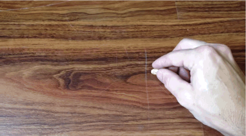 Walnuts can get rid of wood scuffs-57897