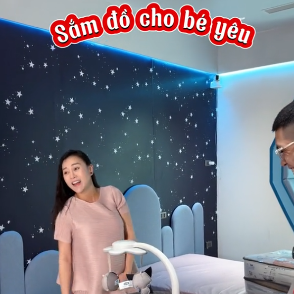 Song sinh rồng Vàng "đi lùi để về đích" nhà Phương Oanh - Shark Bình: Có phòng riêng, ba mẹ chi 100 triệu sắm đồ bỉm sữa