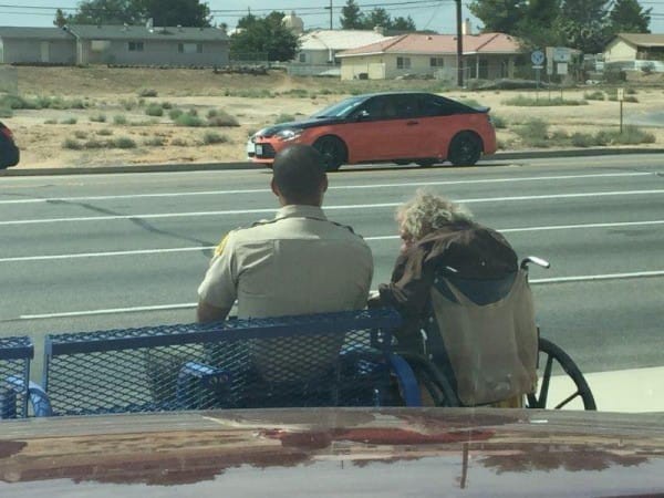 deputy-police-officer-assists-disabled-man_0-5dc29