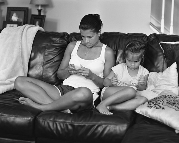 portraits-holding-devices-removed-eric-pickersgill-30-10202