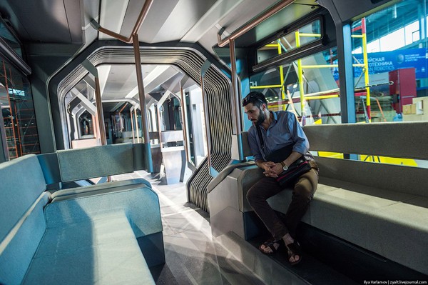 according-to-vlya-varlamov-this-tram-driver-didnt-want-to-leave-the-modern-tram-c36df