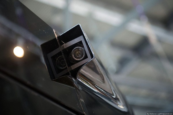 cameras-integrated-into-the-body-of-the-tram-feed-into-a-display-in-the-drivers-cabin-c36df