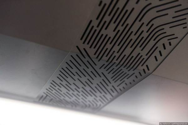 the-ceiling-vents-for-air-conditioning-also-double-as-speakers-c36df