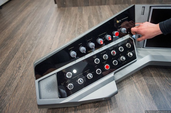 this-is-the-drivers-dashboard-pre-installation-theres-a-usb-30-port-for-charging-their-phone-74387