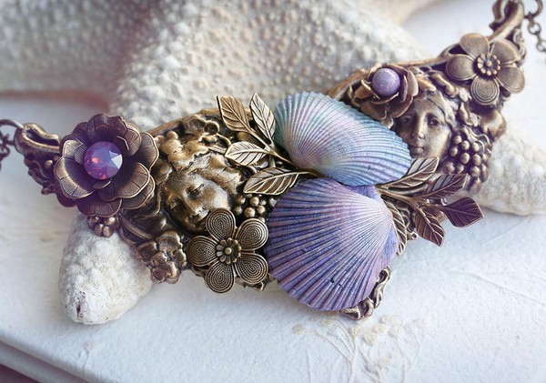 Artist-Turns-Seashells-Into-Beautiful-Jewelry__880 (1)-2ea60