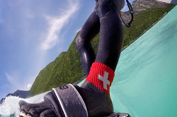 freeyourfeet-kitesurfing-closeup-640x640-7aef6