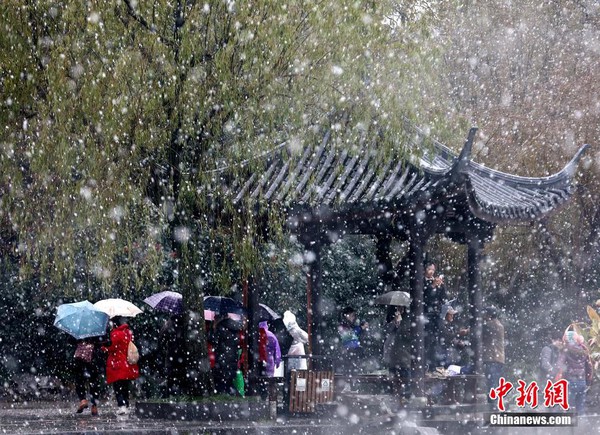 Trung Quốc đẹp như cõi mộng trong ngày tuyết rơi - Ảnh 14.