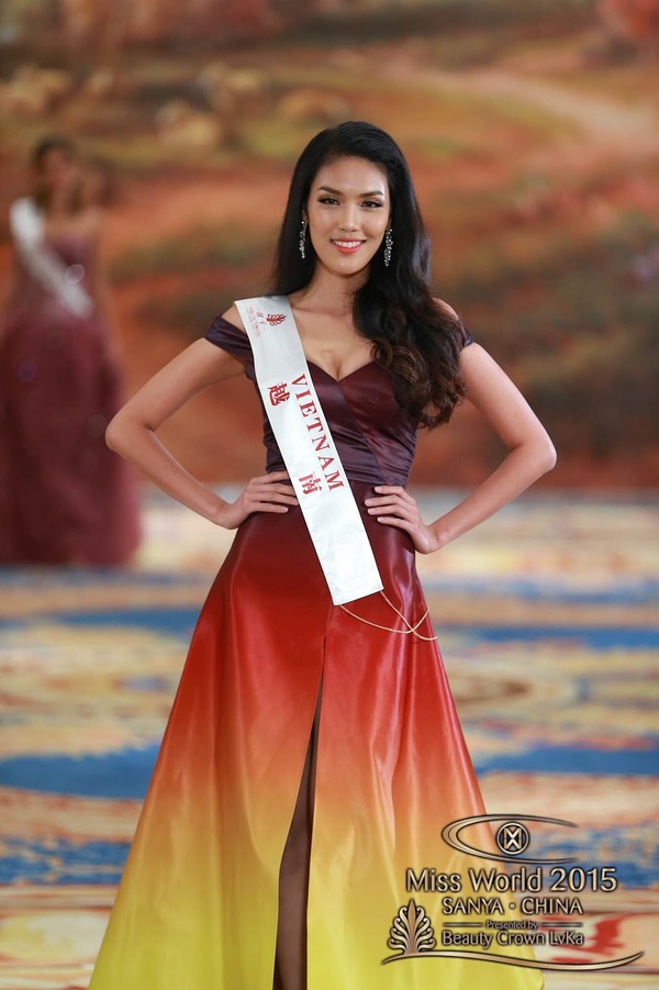 Đầm dạ hội của Lan Khuê giành giải Trang phục dạ hội đẹp nhất tại HHTG  2015