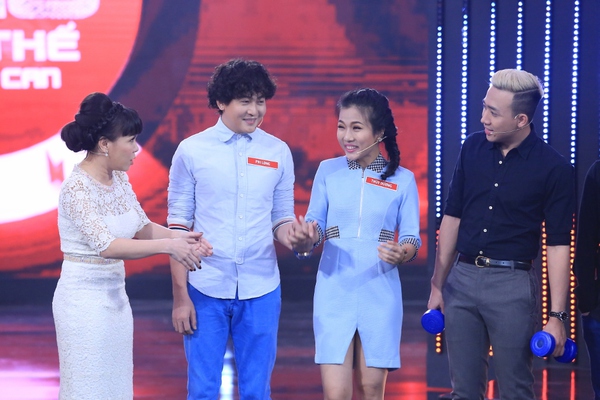 Đoi bạn th&acirc;n Th&ugrave;y Dương v&agrave; Phi Long cũng trở lại trong m&agrave;u &aacute;o xanh mướt.