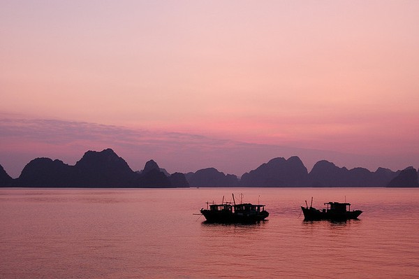 MACOSX:Users:MacOSX:Downloads:hinh du lich:Halong-Bay.jpg