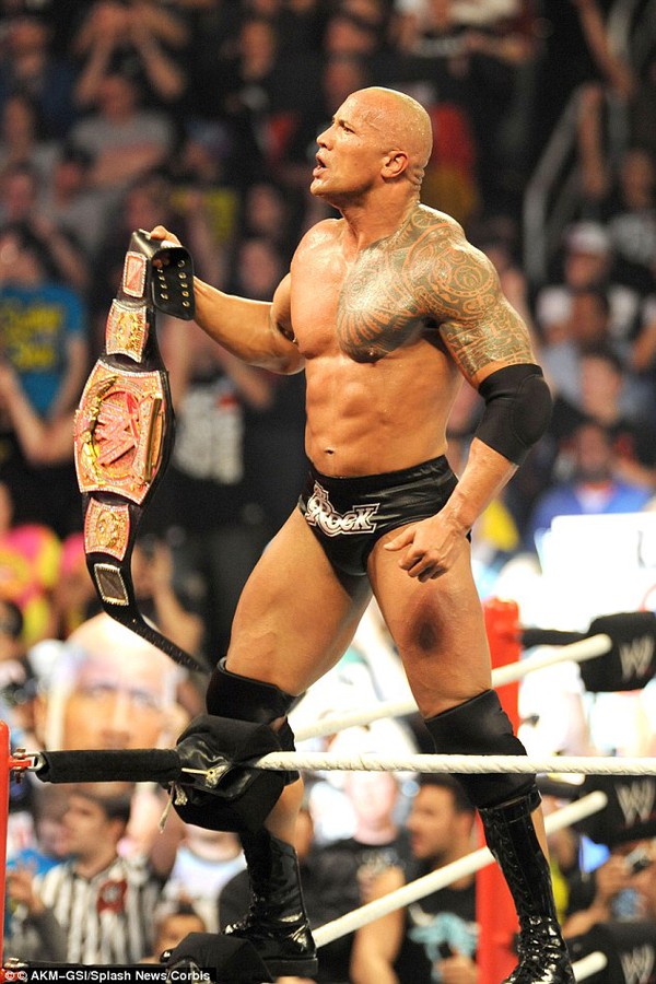 “Gã khổng lồ” The Rock sẽ trở lại võ đài để làm nên lịch sử