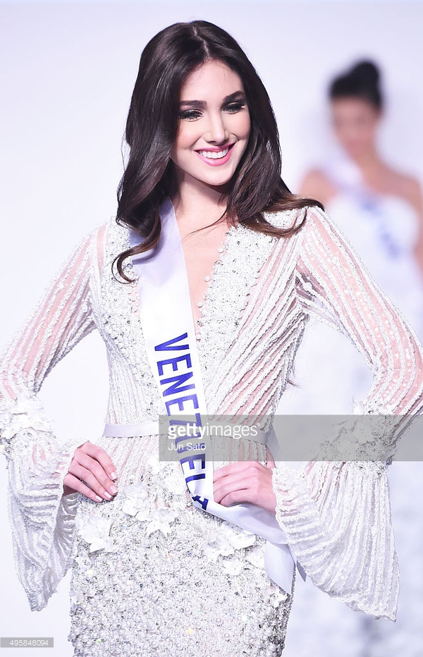 Trầm trồ trước nhan sắc Hoa hậu đoạt giải Vẻ đẹp vượt thời gian 2015 - Ảnh 2.