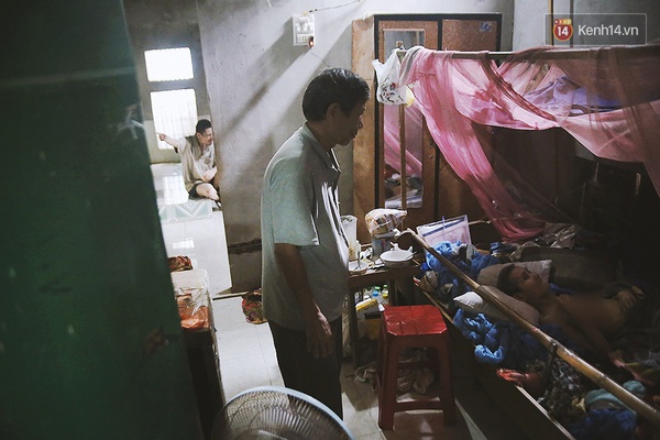 Chuyện g&igrave; rồi cũng xong... - Người đ&agrave;n &ocirc;ng 15 năm nu&ocirc;i vợ liệt, con t&acirc;m thần với niềm lạc quan như thế - Ảnh 3.