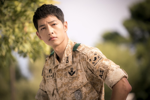 Còn hàng chục quân nhân bụi bặm của màn ảnh Hàn “hơn đứt” Song Joong Ki - Ảnh 1.