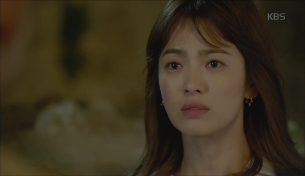 Sợ người yêu ghen, Song Joong Ki “nuốt nước bọt” trước cô bồi bàn bốc lửa - Ảnh 22.