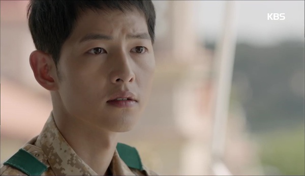 Hậu Duệ Mặt Trời: Dân tình đang náo loạn! Song Joong Ki đã hôn Song Hye Kyo! - Ảnh 23.