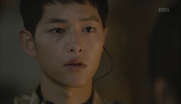 &ldquo;Hậu Duệ Mặt Trời&rdquo;: Vừa tho&aacute;t cửa tử, Song Hye Kyo v&agrave; Song Joong Ki lại xa nhau - Ảnh 1.