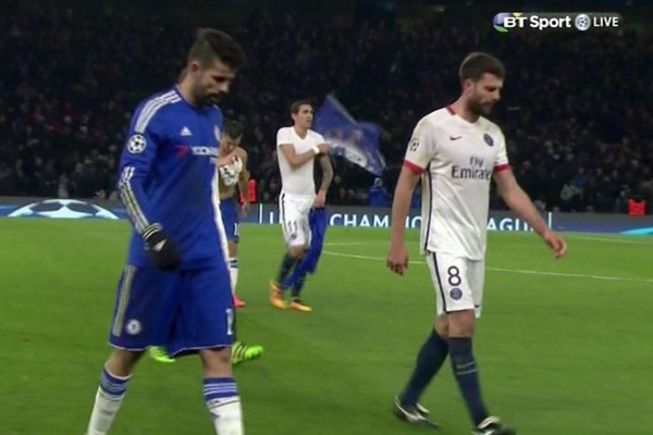 Hazard bị fan Chelsea la &oacute;, chửi rủa thậm tệ v&igrave; đổi &aacute;o với Di Maria - Ảnh 3.