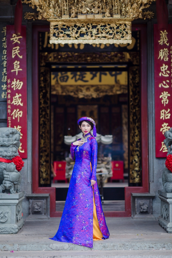 Khổng Tú Quỳnh tái xuất đằm thắm diện áo dài mừng năm mới - Ảnh 3.