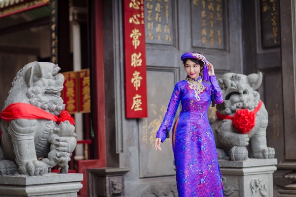 Khổng Tú Quỳnh tái xuất đằm thắm diện áo dài mừng năm mới - Ảnh 4.