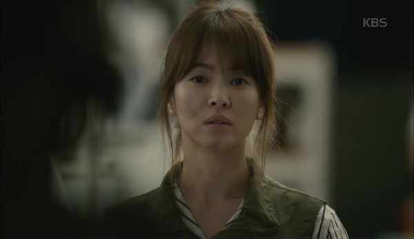 “Hậu Duệ Mặt Trời”: Vừa thoát cửa tử, Song Hye Kyo và Song Joong Ki lại xa nhau - Ảnh 7.