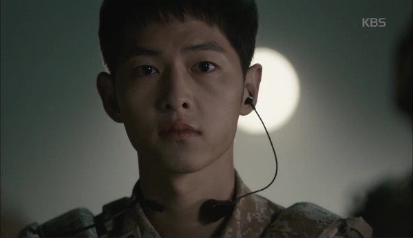 &ldquo;Hậu Duệ Mặt Trời&rdquo;: Vừa tho&aacute;t cửa tử, Song Hye Kyo v&agrave; Song Joong Ki lại xa nhau - Ảnh 8.