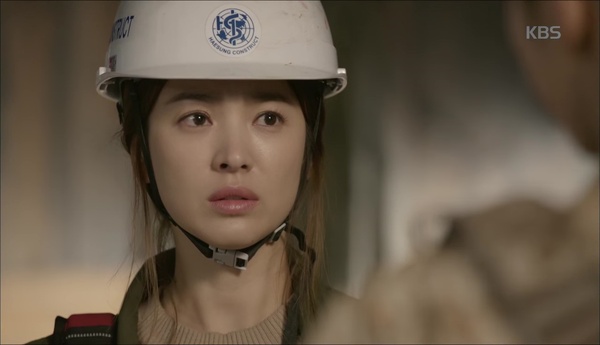 “Hậu Duệ Mặt Trời”: Tâm tư Song Hye Kyo gửi Song Joong Ki bị phát loa cho cả đại đội - Ảnh 9.