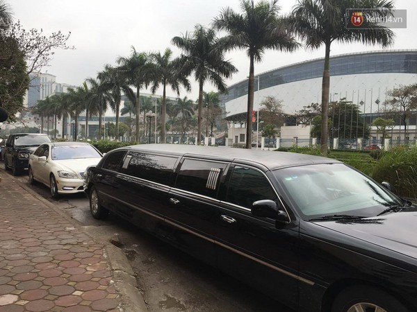 Á hậu Trà My được rước dâu bằng đoàn xe limousine hơn chục tỷ - Ảnh 2.