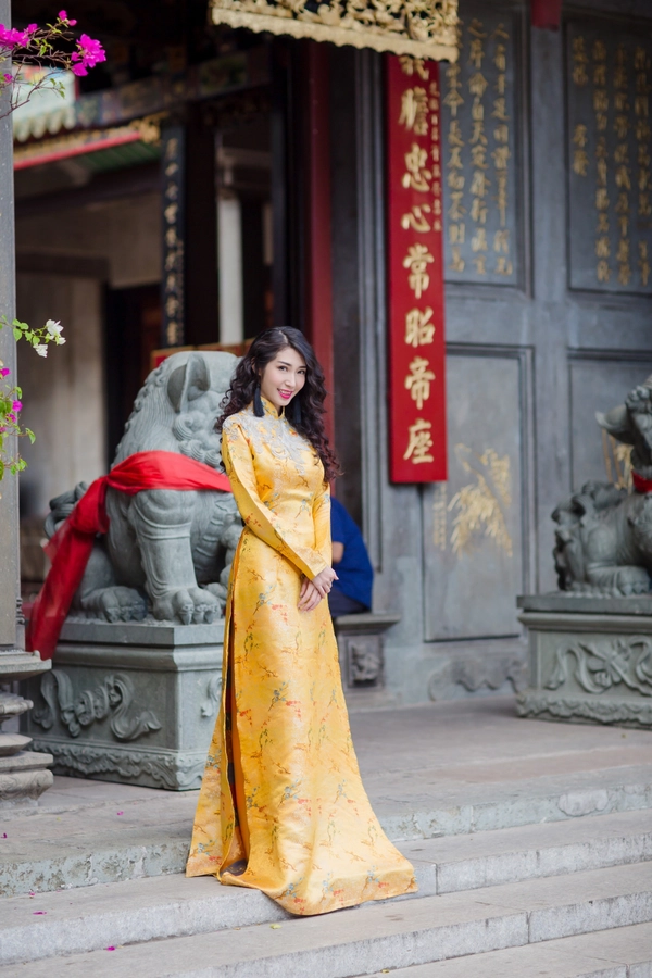 Khổng Tú Quỳnh tái xuất đằm thắm diện áo dài mừng năm mới - Ảnh 7.