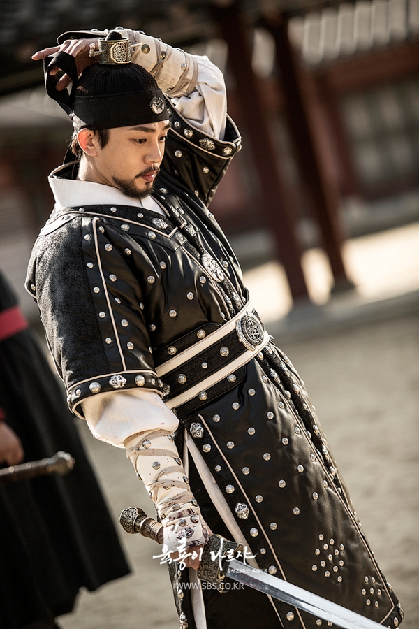 Yoo Ah In được bình chọn là bản sao xứ Hàn của huyền thoại Trương Quốc Vinh - Ảnh 9.