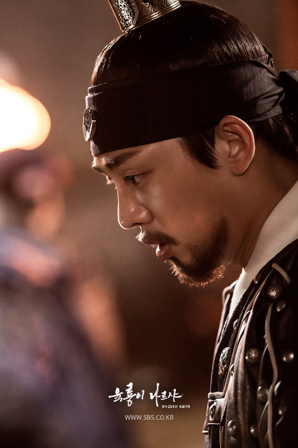 Yoo Ah In được bình chọn là bản sao xứ Hàn của huyền thoại Trương Quốc Vinh - Ảnh 10.