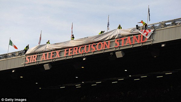 Man Utd đ&oacute;ng cửa kh&aacute;n đ&agrave;i Sir Alex Ferguson v&igrave; CĐV coi thường Europa League - Ảnh 1.