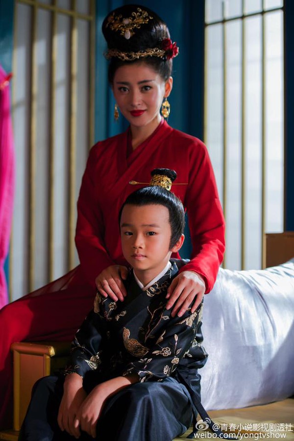 Thích thú ngắm áo mới của Trương Bồng Bồng trong Thái Tử Phi Thăng Chức Ký - Ảnh 1.